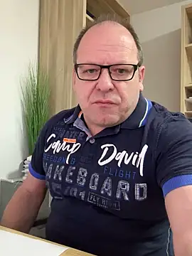 Snapshot of coupleLatinaLovers chatting on March 2025 06:06:02 AM coupleLatinaLovers online show from March 2025 06:06:02 AM