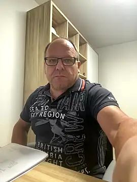 Snapshot of coupleLatinaLovers chatting on September 2025 04:52:02 AM coupleLatinaLovers online show from September 2025 04:52:02 AM