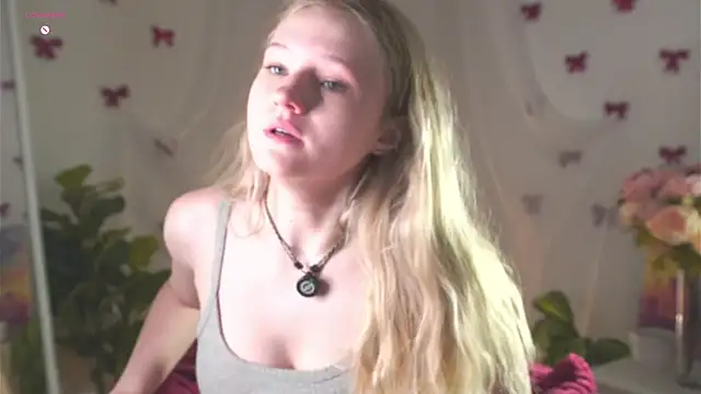 MaydaFoulk online show from May 2026 01:07:01 AM