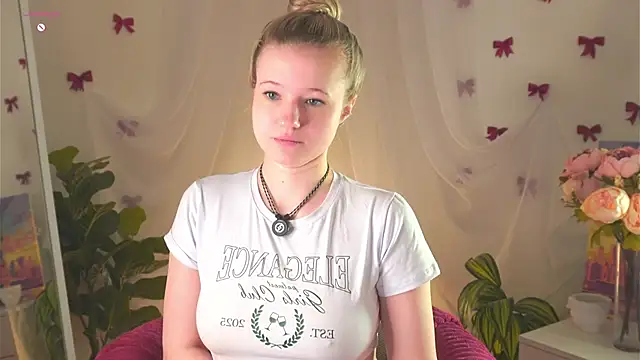 MaydaFoulk online show from April 2026 01:19:01 AM