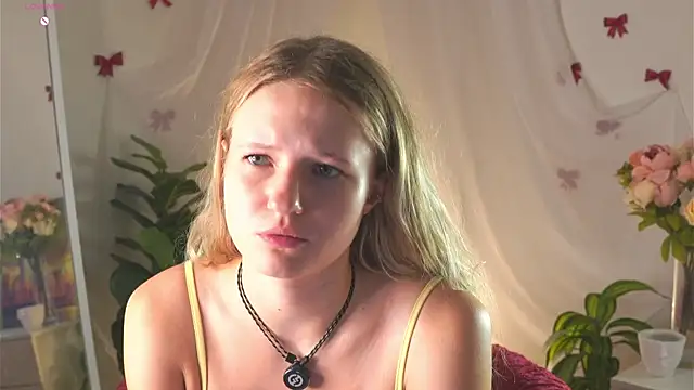 Snapshot of MaydaFoulk chatting on June 2026 11:33:02 PM MaydaFoulk online show from June 2026 11:33:02 PM