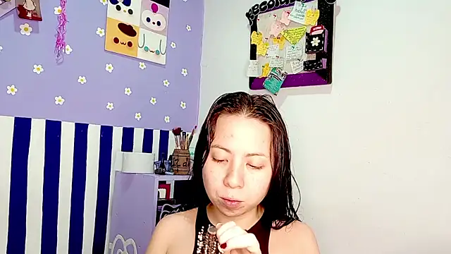 Snapshot of PetiteIvoryQueen19 chatting on June 2026 04:55:01 AM PetiteIvoryQueen19 online show from June 2026 04:55:01 AM
