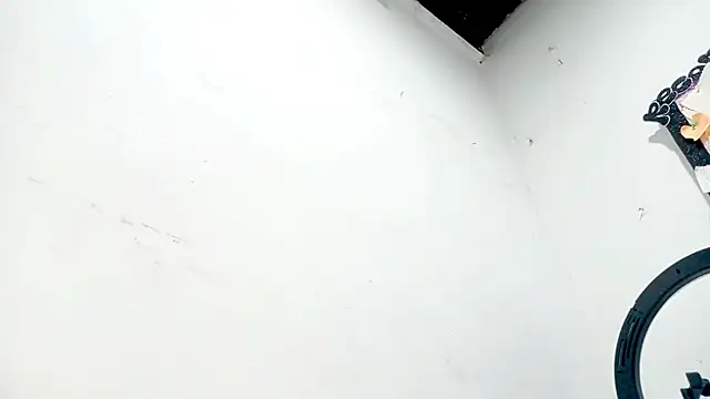 PetiteIvoryQueen19 online show from November 2025 03:18:01 AM