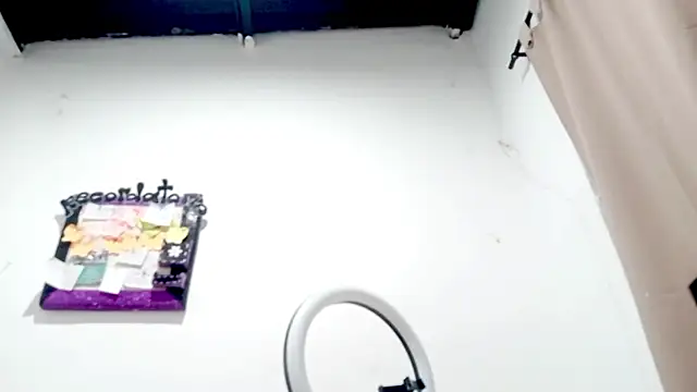 PetiteIvoryQueen19 online show from November 2025 03:54:02 AM