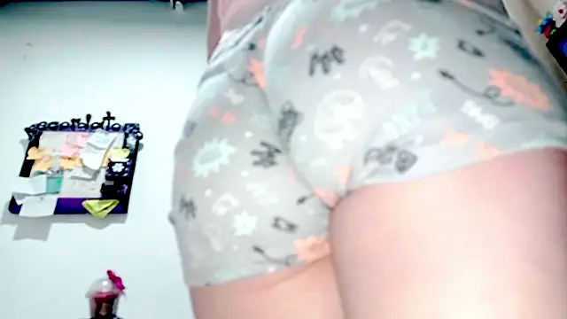 PetiteIvoryQueen19 online show from October 2025 11:49:01 PM