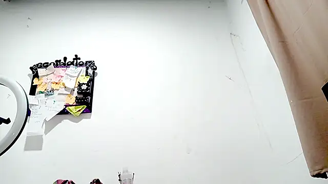 PetiteIvoryQueen19 online show from October 2025 05:38:02 AM