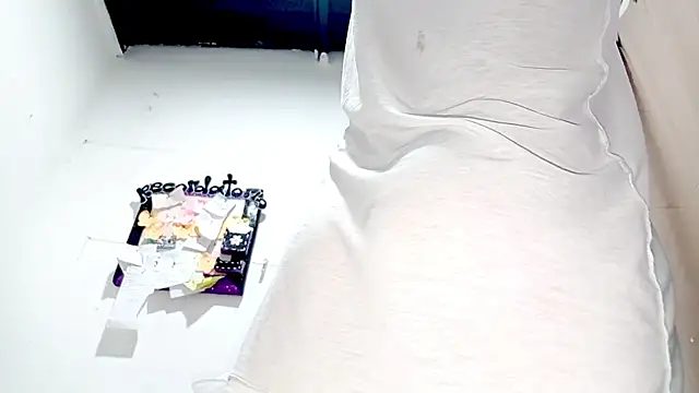 PetiteIvoryQueen19 online show from October 2025 06:40:02 AM