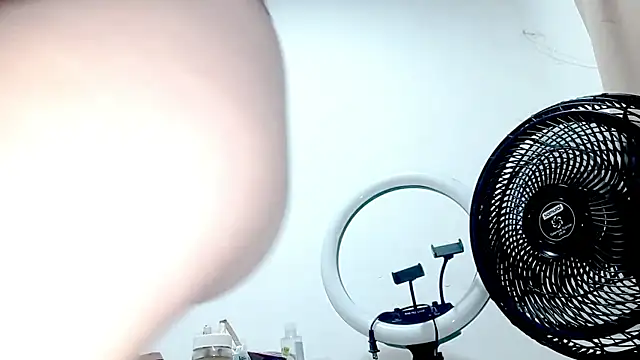 PetiteIvoryQueen19 online show from November 2025 01:22:01 AM