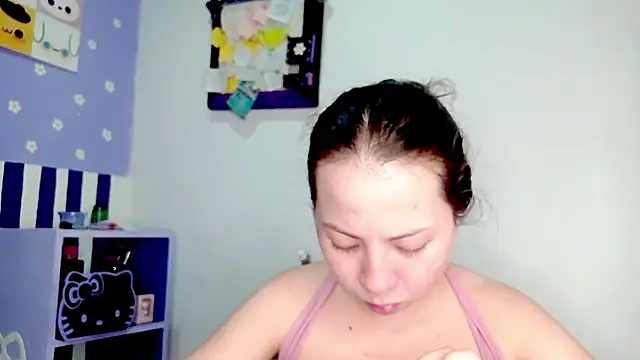 Snapshot of PetiteIvoryQueen19 chatting on June 2026 03:44:01 AM PetiteIvoryQueen19 online show from June 2026 03:44:01 AM