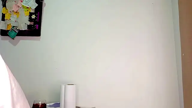 Snapshot of PetiteIvoryQueen19 chatting on June 2026 06:01:02 AM PetiteIvoryQueen19 online show from June 2026 06:01:02 AM