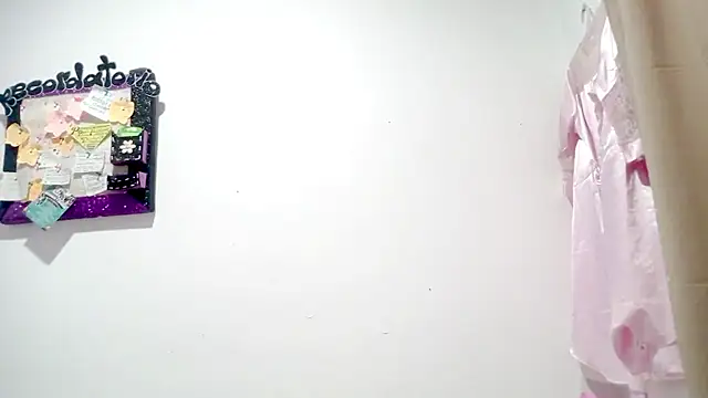 Snapshot of PetiteIvoryQueen19 chatting on July 2026 06:14:01 AM PetiteIvoryQueen19 online show from July 2026 06:14:01 AM
