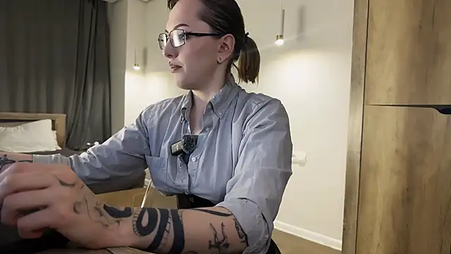 vinylstore online show from April 2026 04:21:02 PM