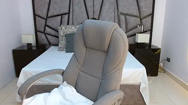 adhara cortez online show from April 2026 08:15:01 PM