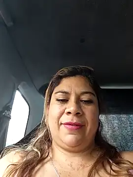 Snapshot of Laura-Hernandez chatting on February 2026 07:35:01 PM Laura-Hernandez online show from February 2026 07:35:01 PM