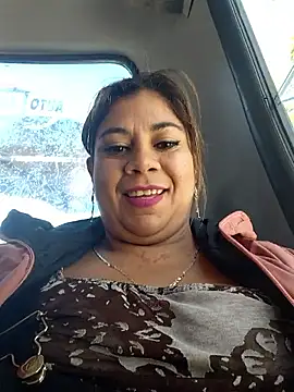 Laura-Hernandez online show from November 2025 03:18:01 PM