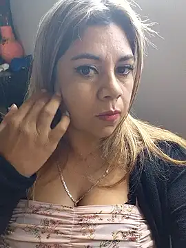 Snapshot of Laura-Hernandez chatting on January 2026 01:36:01 PM Laura-Hernandez online show from January 2026 01:36:01 PM