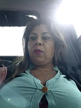 Laura-Hernandez online show from May 2026 02:37:02 PM