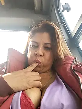 Laura-Hernandez online show from February 2025 01:44:02 PM