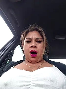 Laura-Hernandez online show from November 2025 03:01:01 PM