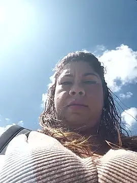 Snapshot of Laura-Hernandez chatting on January 2026 03:28:02 PM Laura-Hernandez online show from January 2026 03:28:02 PM