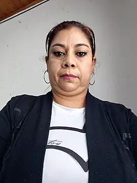 Laura-Hernandez online show from April 2026 02:44:02 PM