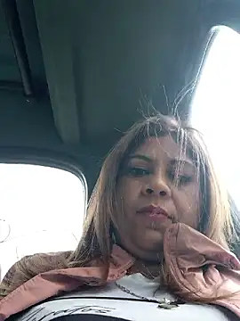 Snapshot of Laura-Hernandez chatting on February 2026 04:25:01 PM Laura-Hernandez online show from February 2026 04:25:01 PM