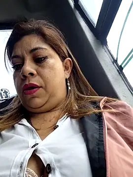Laura-Hernandez online show from May 2026 03:05:01 PM