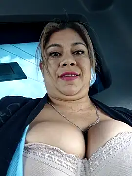 Snapshot of Laura-Hernandez chatting on December 2025 03:16:02 PM Laura-Hernandez online show from December 2025 03:16:02 PM