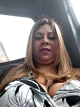 Snapshot of Laura-Hernandez chatting on October 2025 03:42:01 PM Laura-Hernandez online show from October 2025 03:42:01 PM