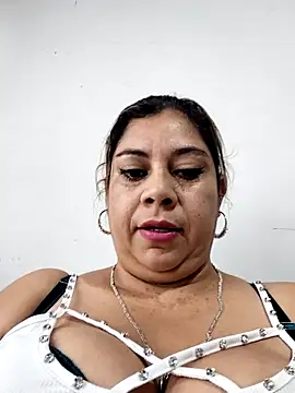 Snapshot of Laura-Hernandez chatting on February 2026 02:27:02 PM Laura-Hernandez online show from February 2026 02:27:02 PM