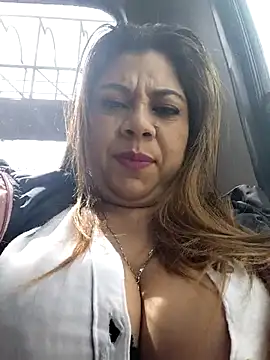 Laura-Hernandez online show from October 2025 02:27:01 PM