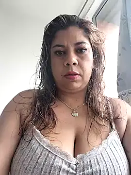 Snapshot of Laura-Hernandez chatting on July 2026 05:02:01 PM Laura-Hernandez online show from July 2026 05:02:01 PM