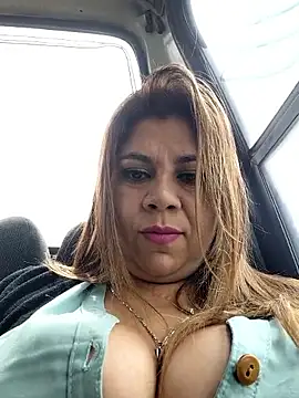 Snapshot of Laura-Hernandez chatting on October 2025 03:13:02 PM Laura-Hernandez online show from October 2025 03:13:02 PM