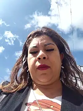 Laura-Hernandez online show from April 2026 02:13:01 PM