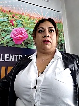 Laura-Hernandez online show from April 2026 02:52:01 PM