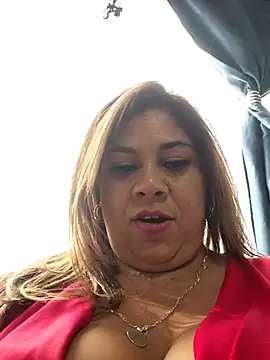 Snapshot of Laura-Hernandez chatting on February 2026 09:03:02 PM Laura-Hernandez online show from February 2026 09:03:02 PM