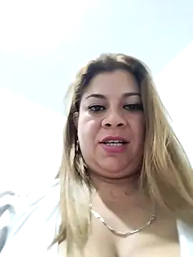 Laura-Hernandez online show from February 2025 06:01:02 PM
