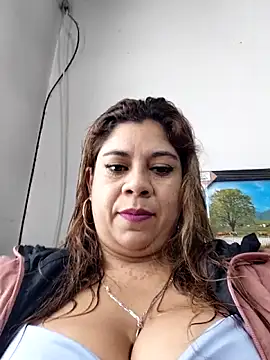 Laura-Hernandez online show from November 2025 03:12:02 PM