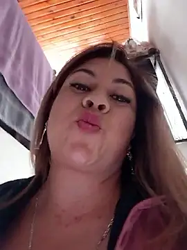 Snapshot of Laura-Hernandez chatting on March 2026 03:41:02 PM Laura-Hernandez online show from March 2026 03:41:02 PM