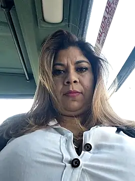 Laura-Hernandez online show from March 2026 02:14:02 PM