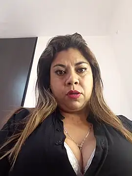 Laura-Hernandez online show from May 2026 02:46:02 PM