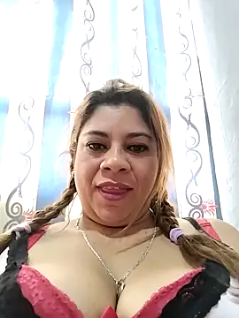 Laura-Hernandez online show from September 2025 03:27:01 PM