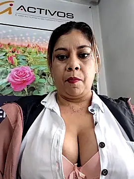 Laura-Hernandez online show from March 2026 02:41:02 PM