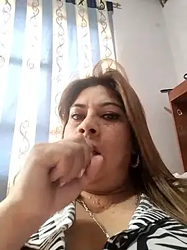 Laura-Hernandez online show from September 2025 02:56:02 PM