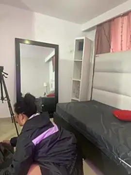 Stefyrossy online show from March 2026 02:33:01 PM