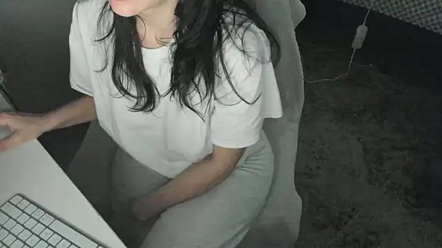 bigb00tyjudyyX online show from April 2026 03:51:02 PM