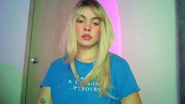 Snapshot of Kiri_Cutee chatting on October 2025 04:24:02 AM Kiri Cutee online show from October 2025 04:24:02 AM