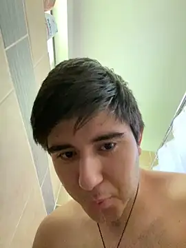 Yann 18 online show from October 2025 08:21:02 PM