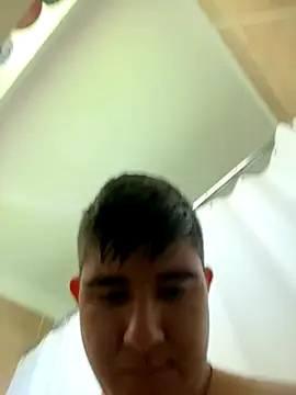 Yann 18 online show from October 2025 05:03:01 PM