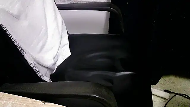 holdmycock14 online show from December 2025 03:24:01 PM